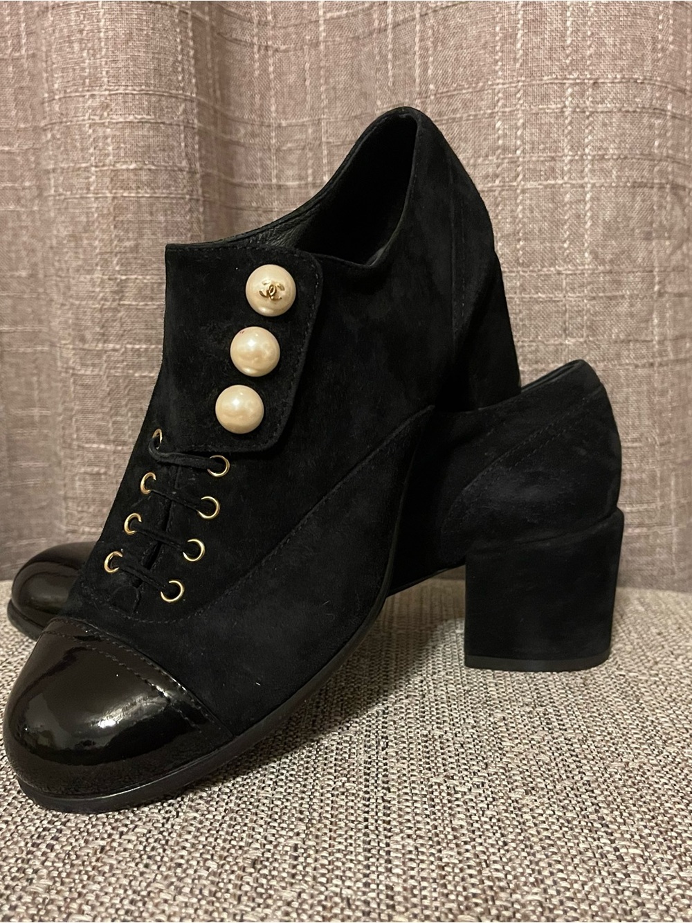 CHANEL Black Suede Pearl-Button Block Heel Oxford - Women